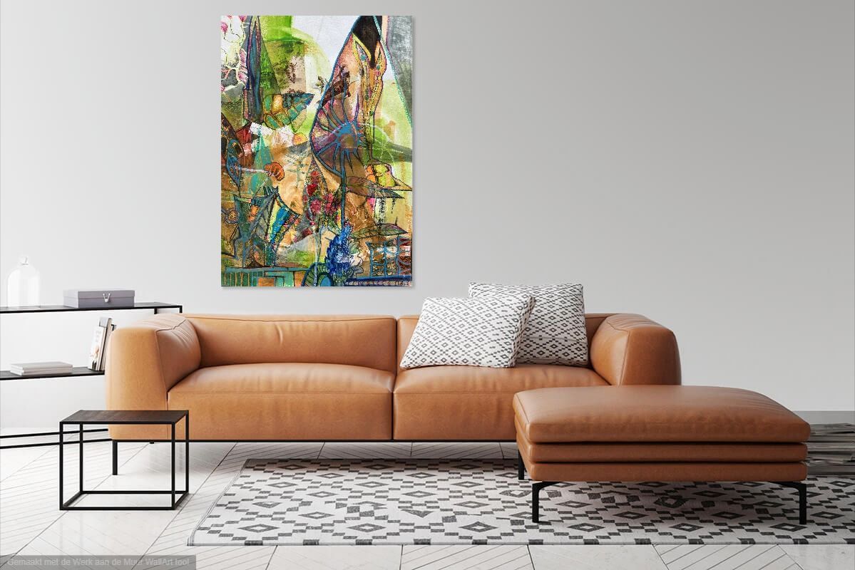 Abstracte aquarelkunst met groene, blauwe en oranje kleuren. Er verschijnen vormen die lijken op planten en een pagode.