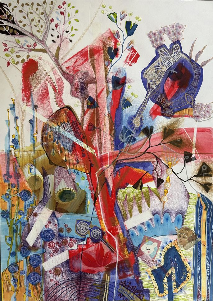 Abstract bloemenarrangement in rode, blauwe en groene tinten, met impliciete figuren, op een gestructureerde achtergrond.