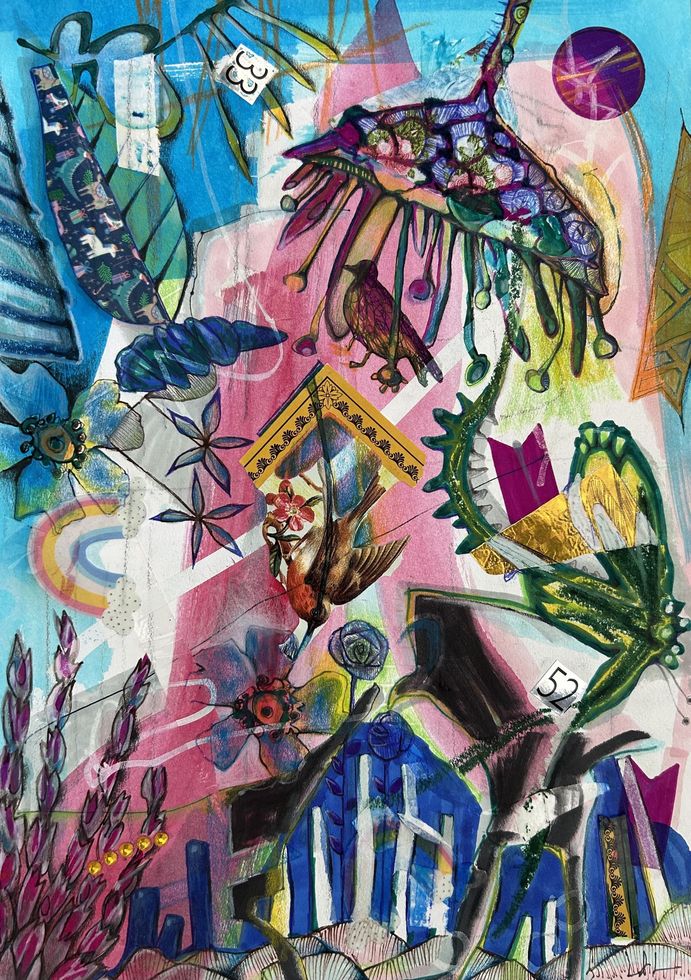 Abstracte collage met vogels, gebouwen en kleurrijke patronen.