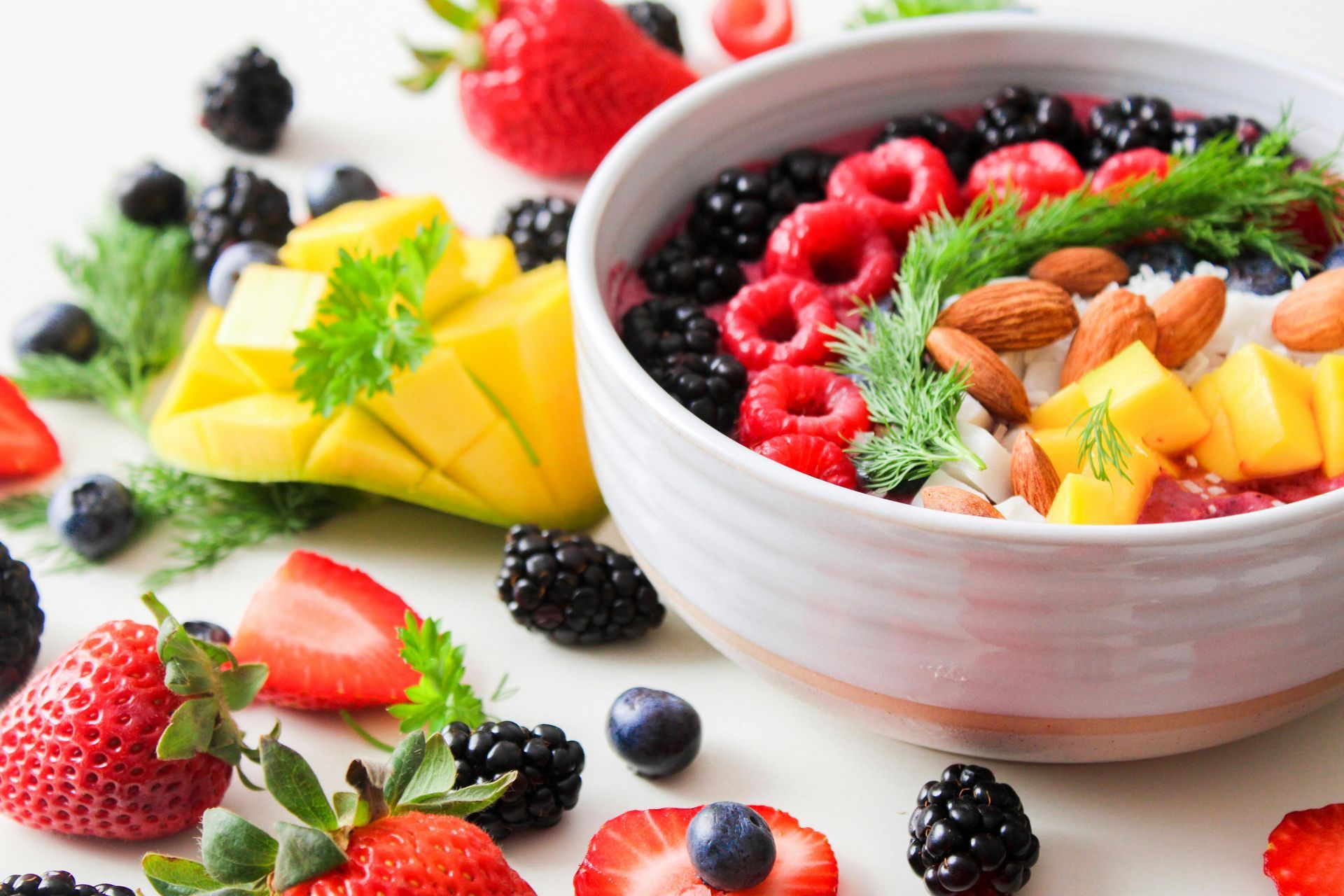 Alimentación rica en vitaminas y antioxidantes para fortalecer el cabello desde adentro y prevenir la caída