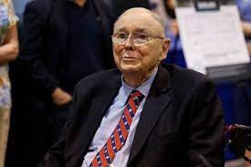 photo of Charlie Munger in a business suit