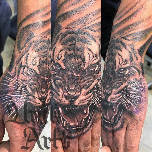 Black and White Tigertattoo