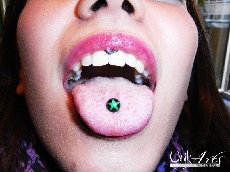 Zungenpiercing aus Frankfurt