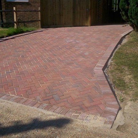 Driveway in terracotta and grey paving