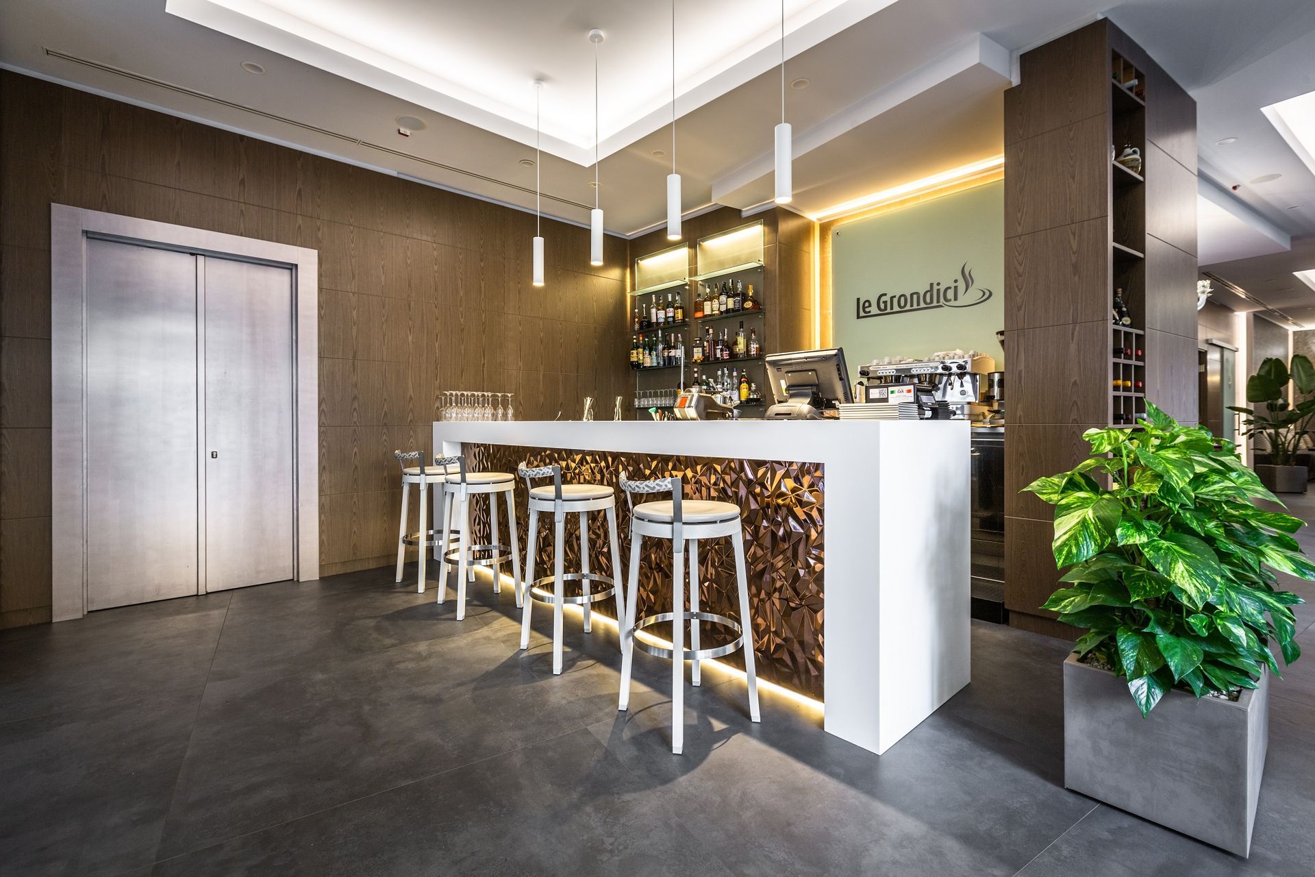 Bar an der Fontana di Trevi