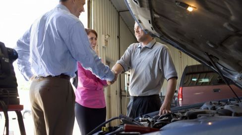 Meeting the motor engineers in Kalgoorlie