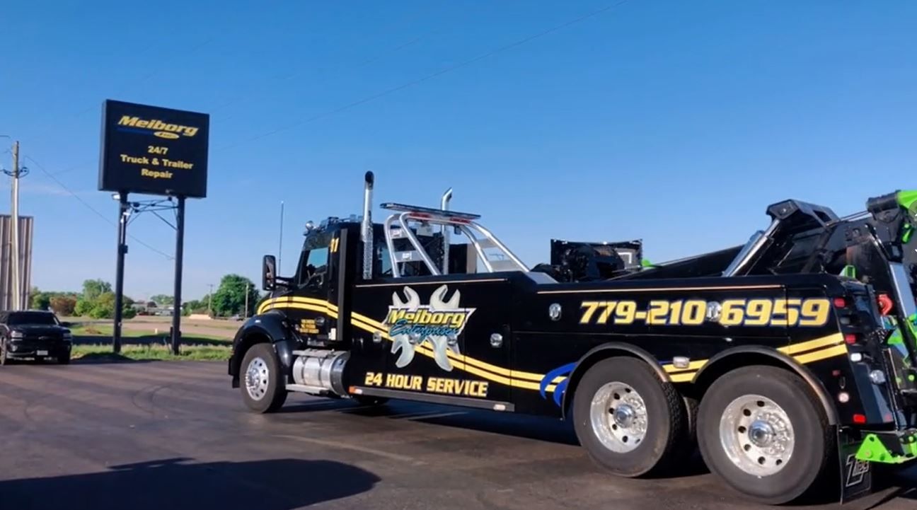 Heavy Duty Semi Truck Towing in Rockford Illinois