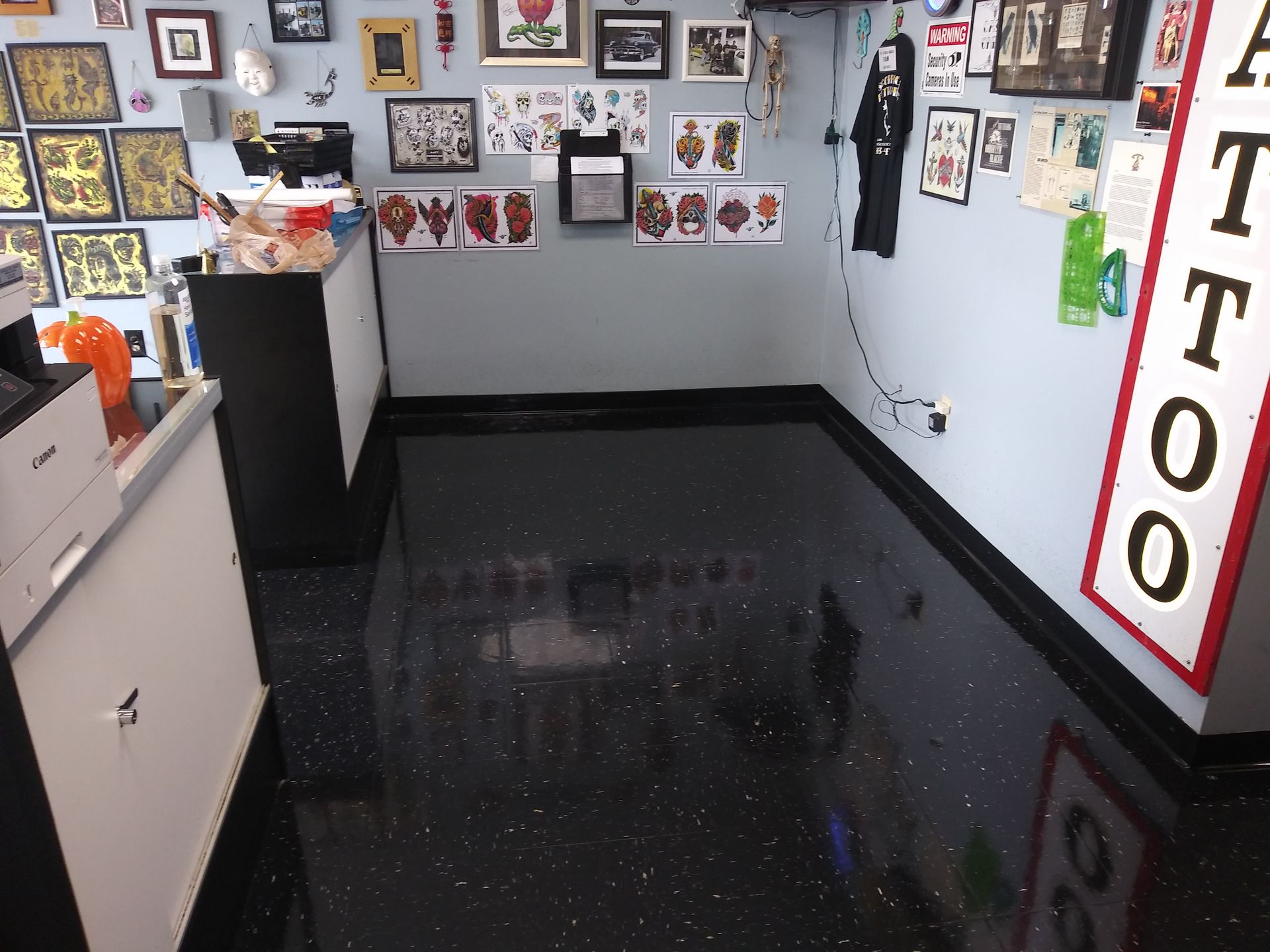 A room with a sign that says tattoo on it