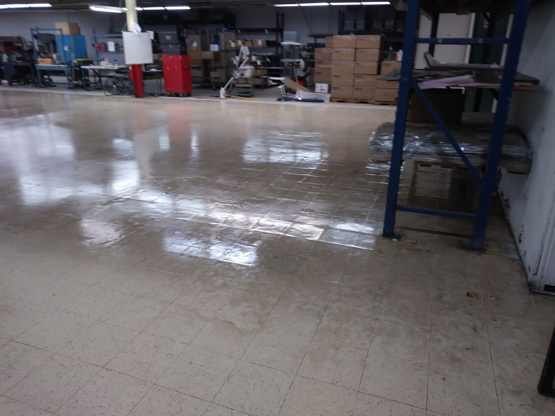 A warehouse with a lot of boxes on the floor