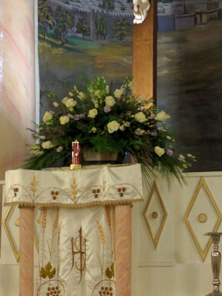 Ziedi, floristika, ziedu piegāde. Puķes, puķu salons. Ziedu kompozīcijas,