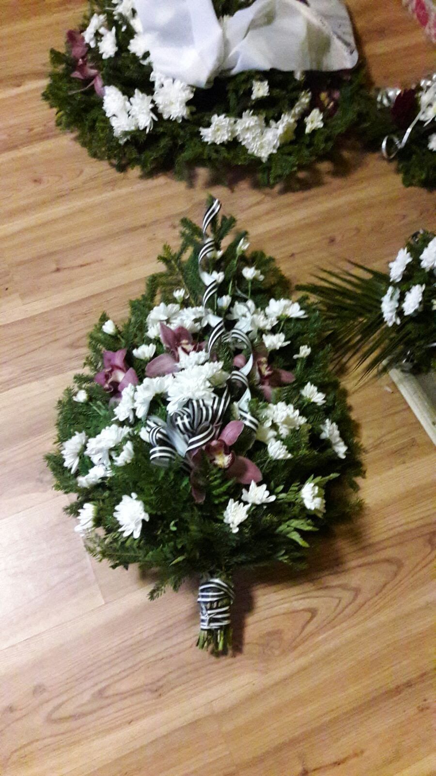 Ziedu tirdzniecība Līgatnē. Ziedu pušķi, ziedu kompozīcijas, ziedu salons