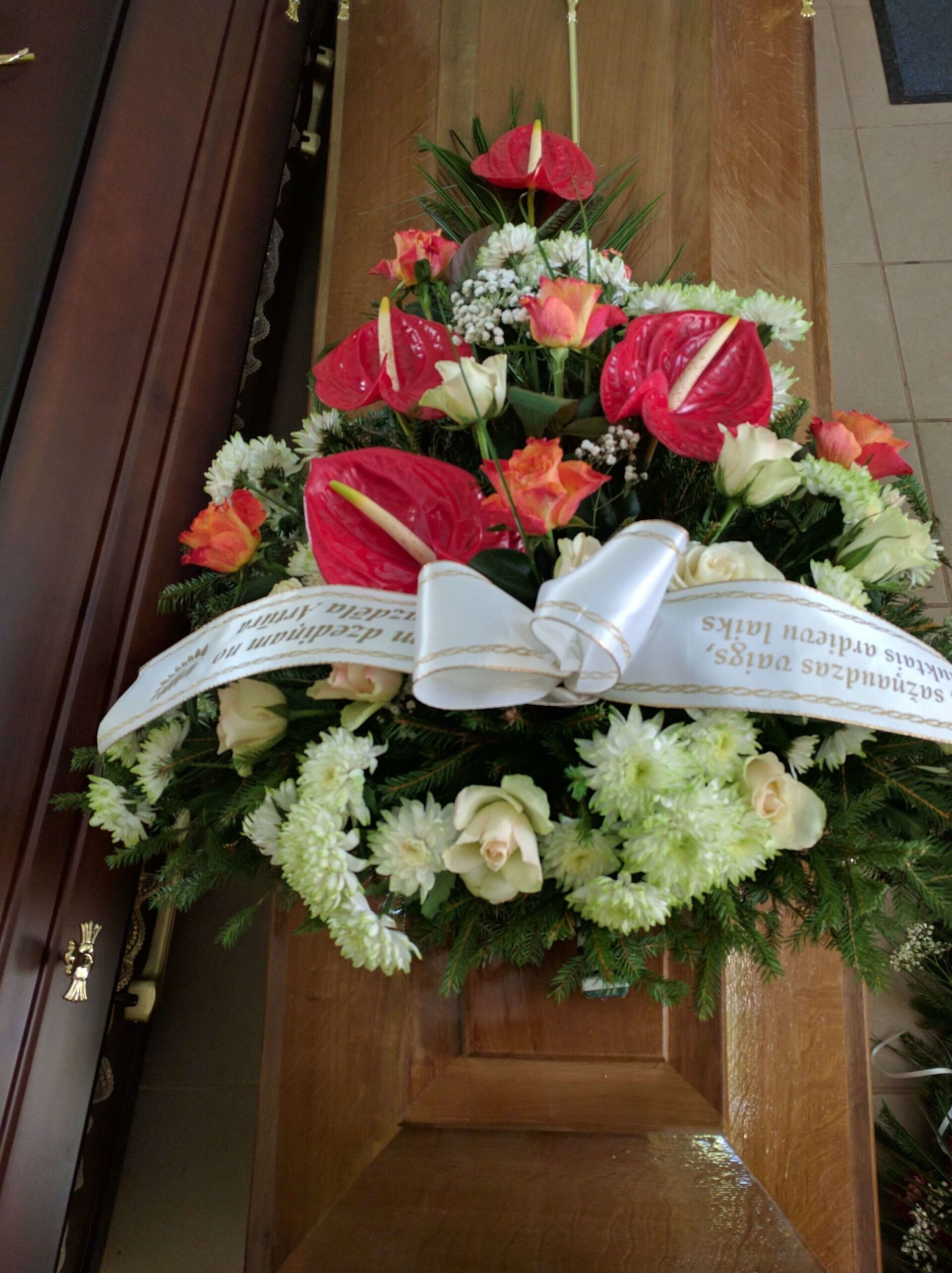 bēru vainagi, bēru ziedi, bēru kompozīcijas