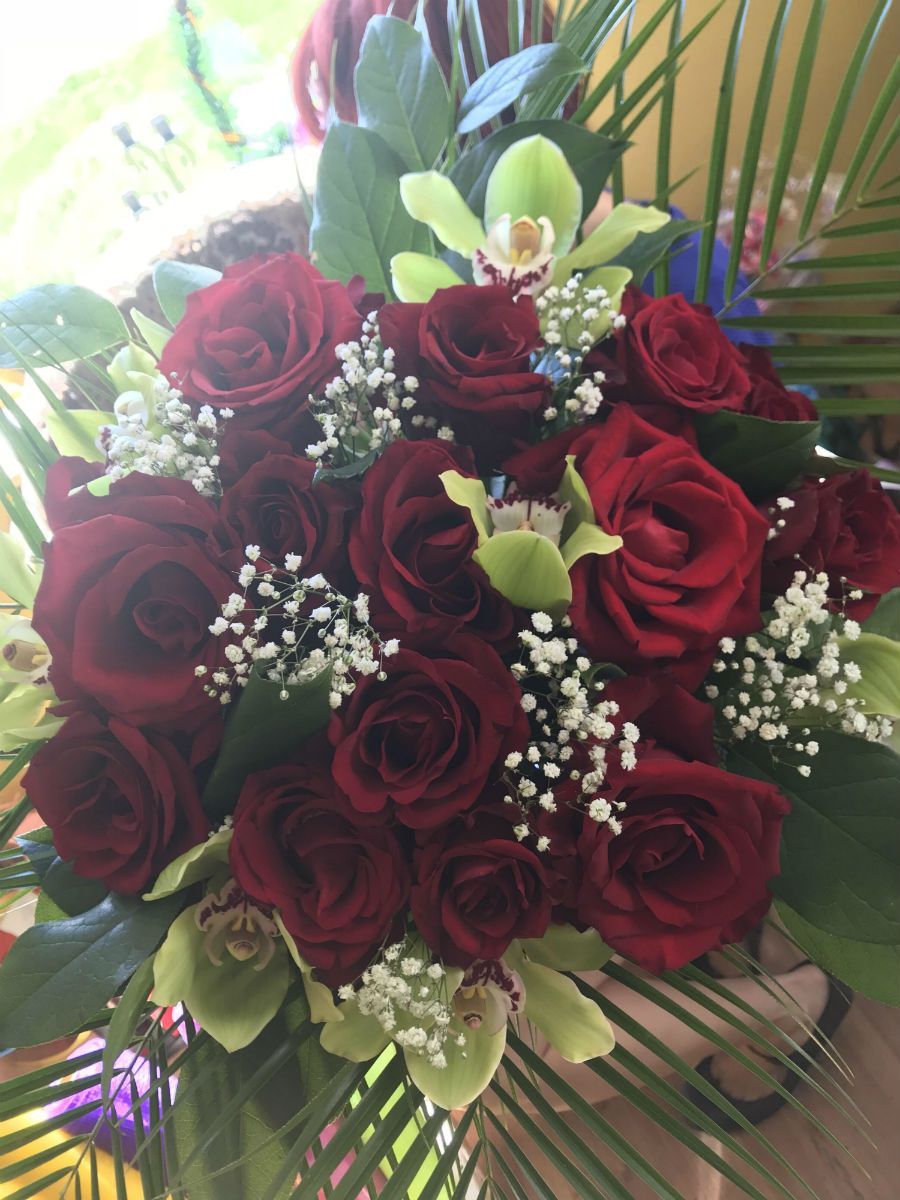 vainagu izgatavošana, vainagi, štrausi, bēru vainagi, sēru vainagi, lentas, bēru pušķi, zārka vāka dekori, ziedi bērēm, ziedu piegāde