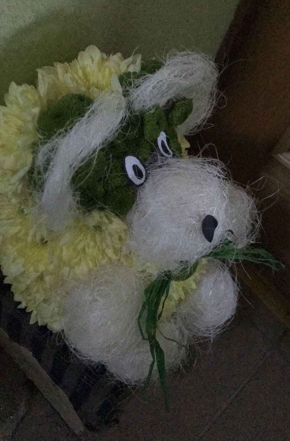 svinību pušķi, auto noformējums, sēru vainagi, līgavu pušķi, līgavas pušķi. Ziedu piegāde.