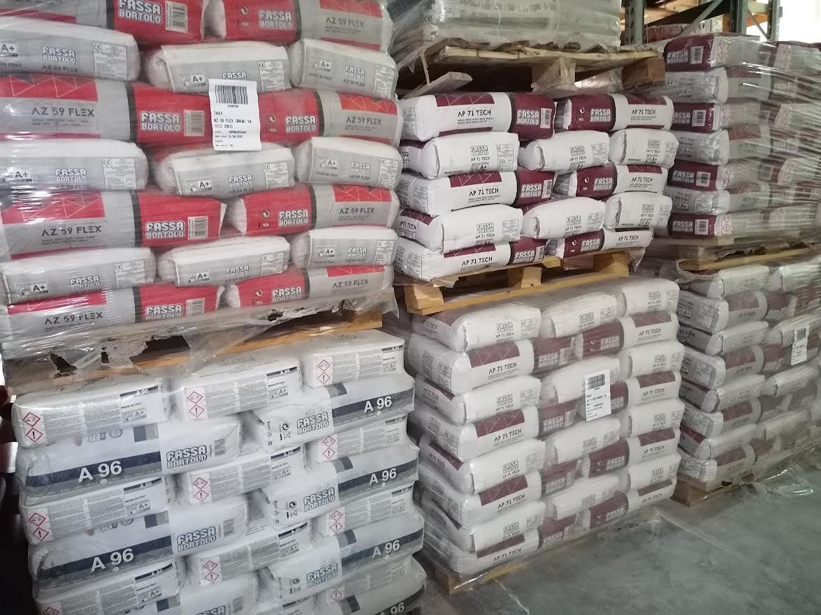 Pallet di materiali da costruzione