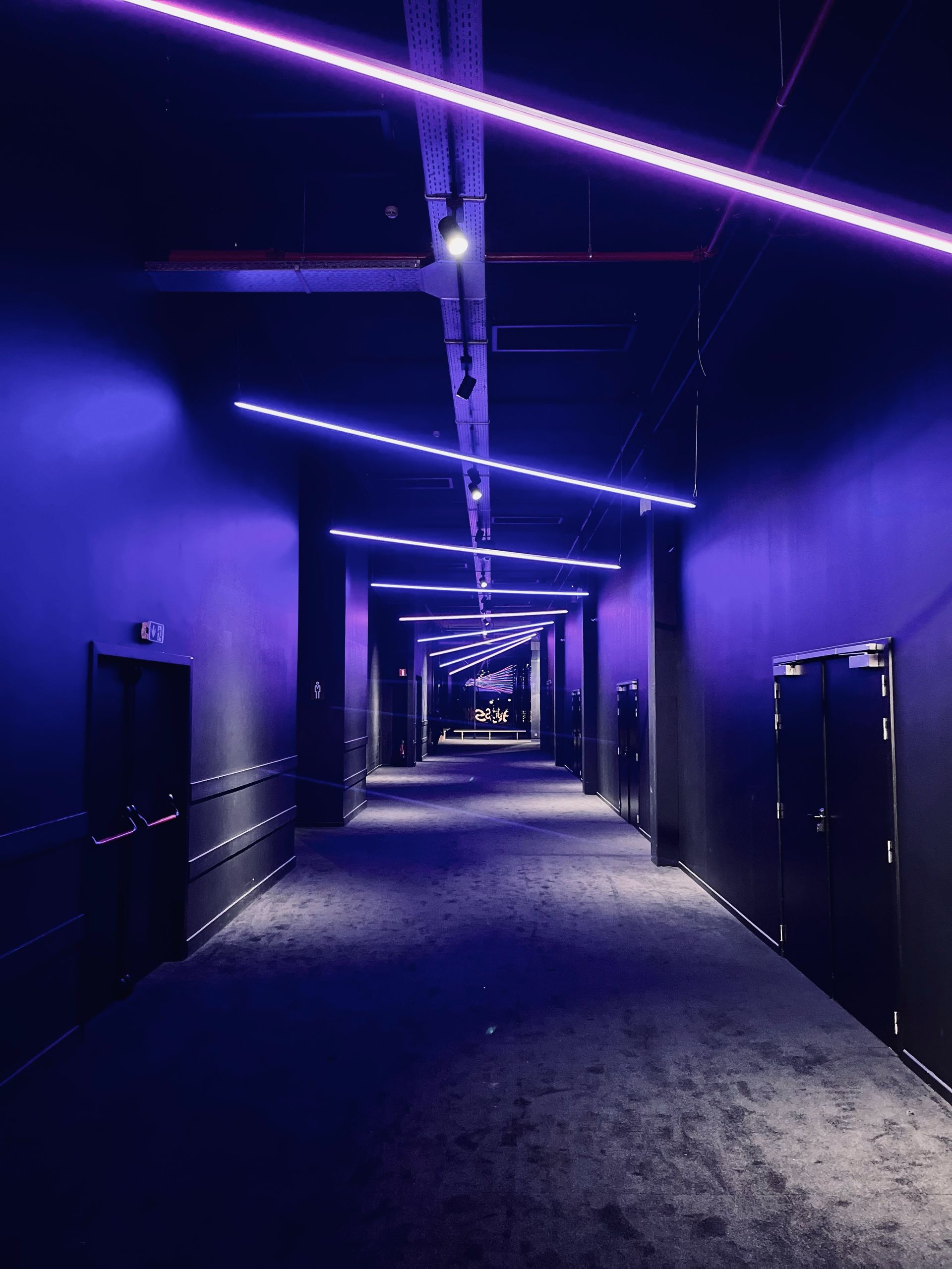 Docks Dome, salle impressionnante propose 3000 m2 d’espace et possède de superbes terrasses panoramiques