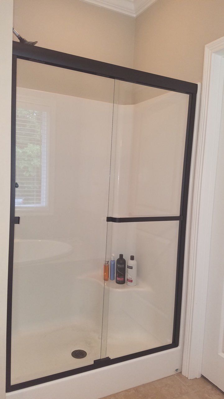 White Shower Room — Knoxville, TN — Glass Pros Knoxville