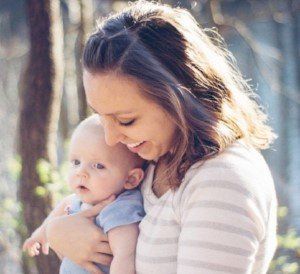 Mother with baby. Returning to work with the support of career break coaching.