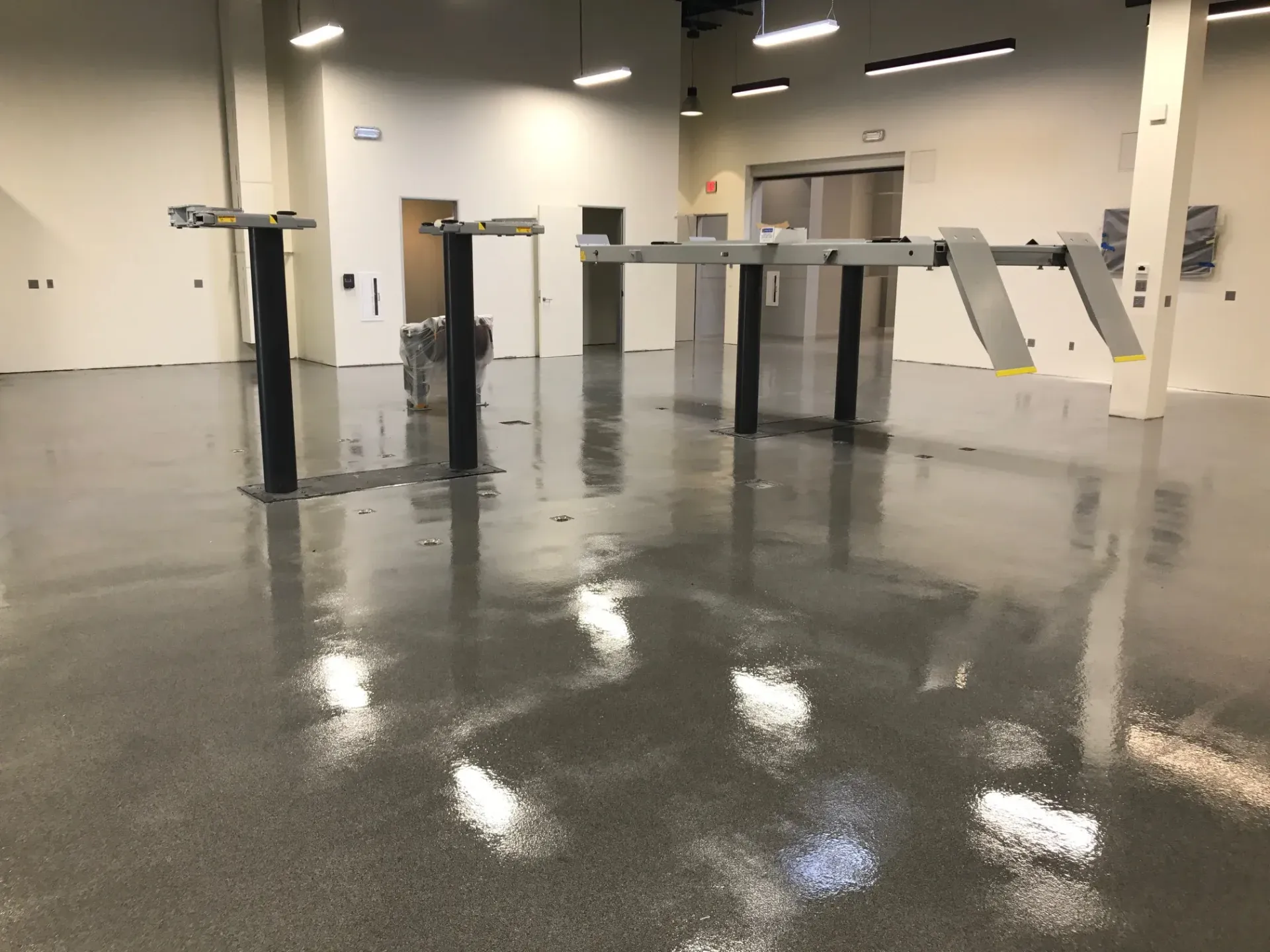 A large room with a lot of lights on the floor