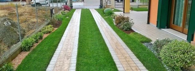 Giardino con piastrelle