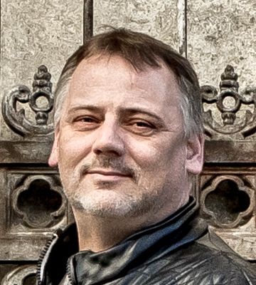 Urs "Hälä" Diethelm Drums & Percussion