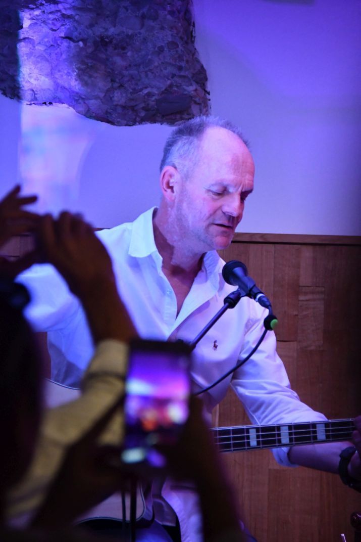 Luz Liebich Bass & Backing Vocals