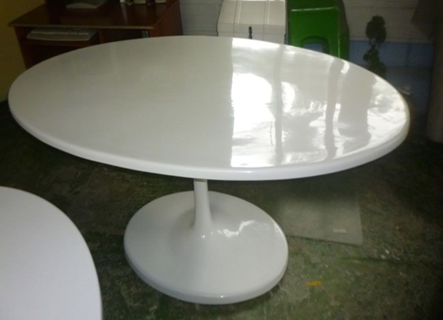 Fibracol Ltda. mesa blanca en fibra de vidrio