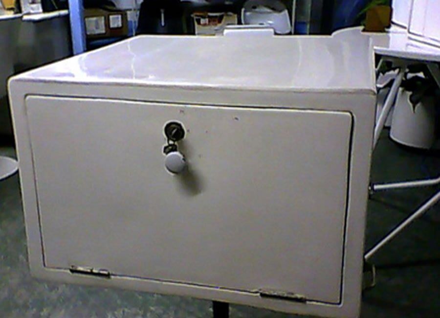 Fibracol Ltda. cajón con acabado liso brillante por fuera