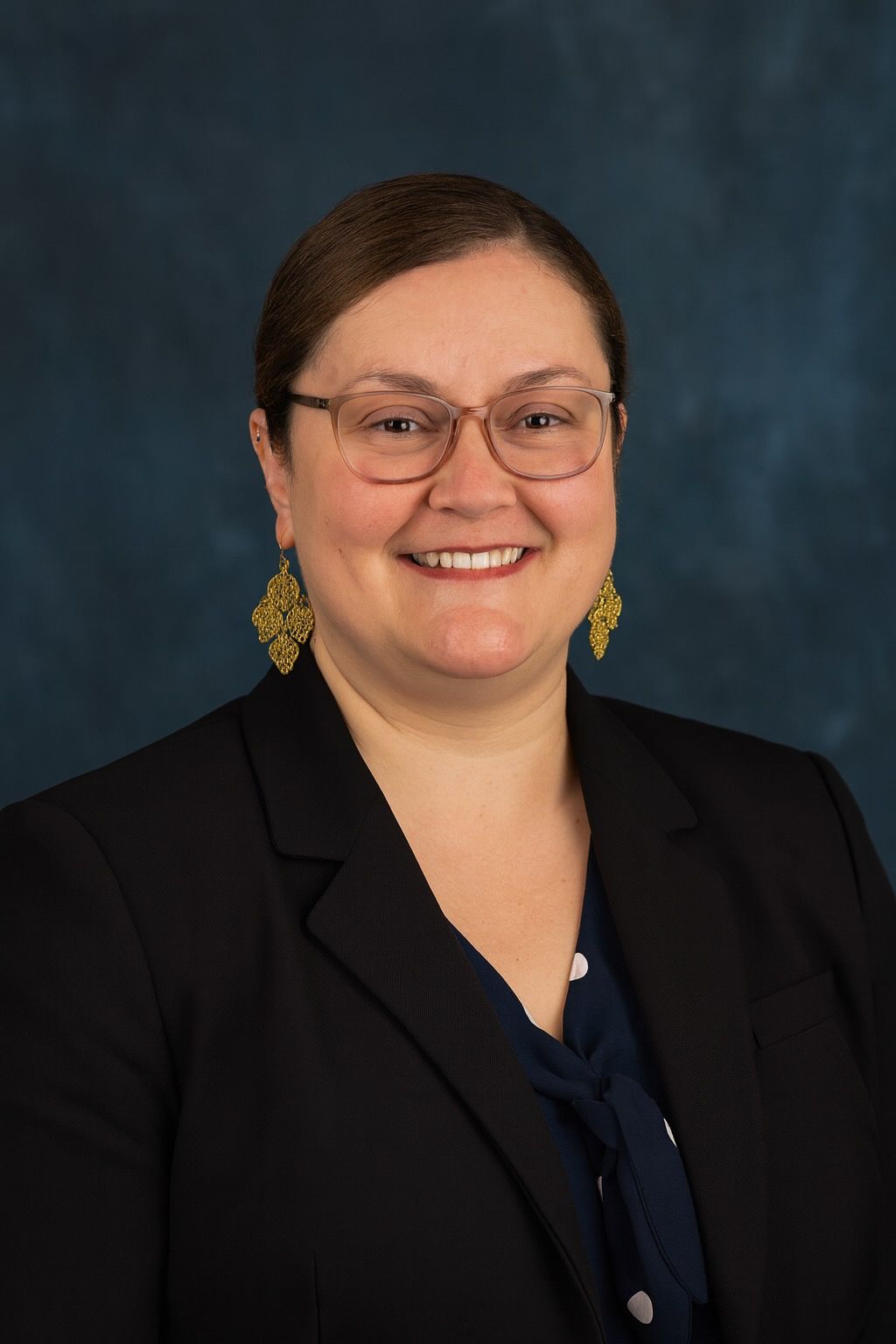 A black and blue logo with the letter ml on it.