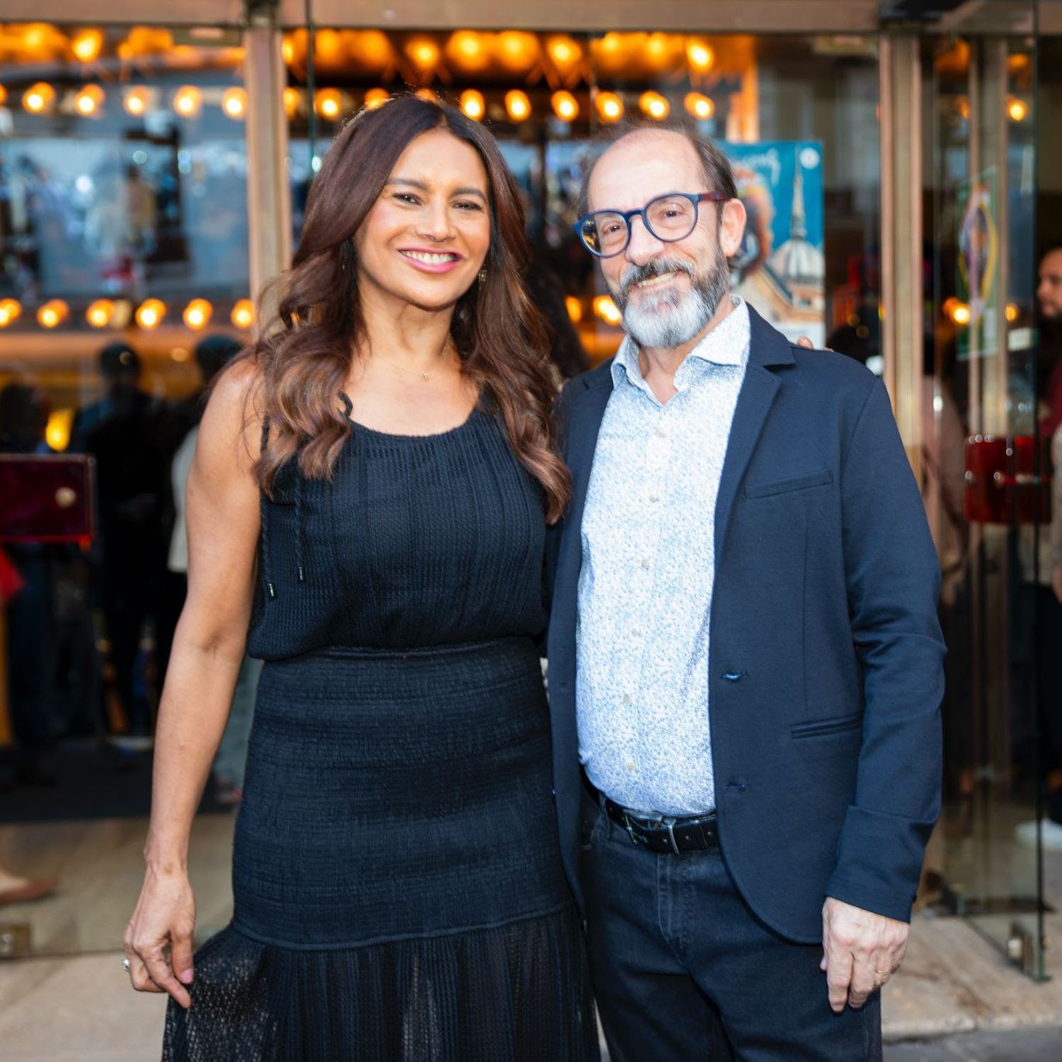 A homenageada do Festival de Paris, Dira Paes, ao lado do curador do Festival de Cinema de Gramado, Marcos Santuário, no Cinema L’Arlequin - Foto: Daniela Ometto A homenageada do Festival de Paris, Dira Paes, ao lado do curador do Festival de Cinema de Gramado, Marcos Santuário, no Cinema L’Arlequin - Foto: Daniela Ometto