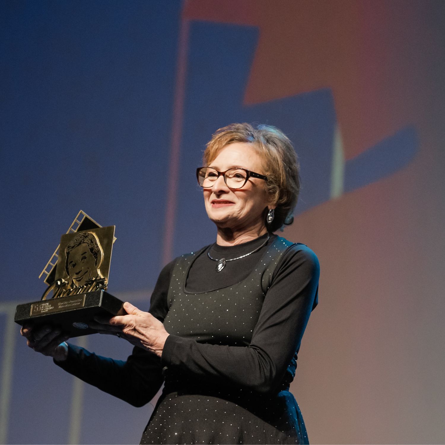 Atriz Marcélia Cartaxo recebe a homenagem Troféu Oscarito no 53º Festival de Cinema de Gramado - Foto oficial: Cleiton Thiele Ag. Pressphoto Atriz Marcélia Cartaxo recebe a homenagem Troféu Oscarito no 53º Festival de Cinema de Gramado - Foto oficial: Cleiton Thiele Ag. Pressphoto