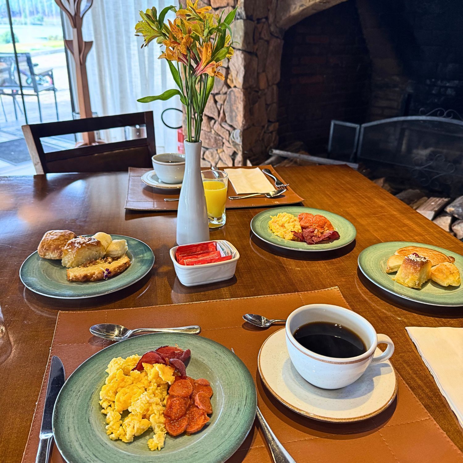 Café da Manhã no Divisa Resort em São Francisco de Paula
