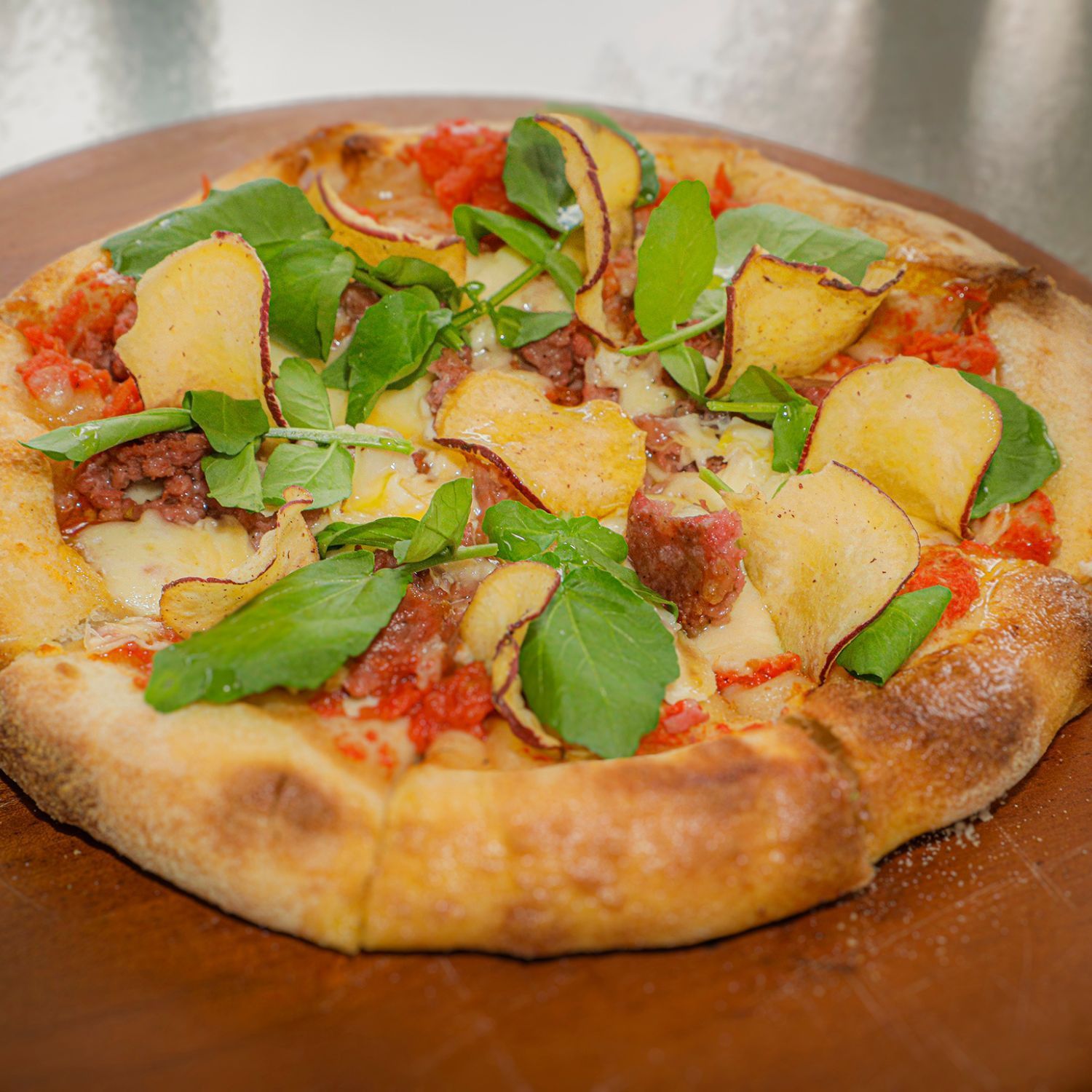 Cardápio Festival de Gastronomia de Gramado Pizza Raízes da Colônia Candido’s Pizza Gourmet Raízes da Colônia • Molho de tomate assado • Mussarela • Linguiça artesanal colonial (levemente defumada) • Toque crocante de Cardápio Festival de Gastronomia de Gramado Pizza Raízes da Colônia Candido’s Pizza Gourmet Raízes da Colônia • Molho de tomate assado • Mussarela • Linguiça artesanal colonial (levemente defumada) • Toque crocante de