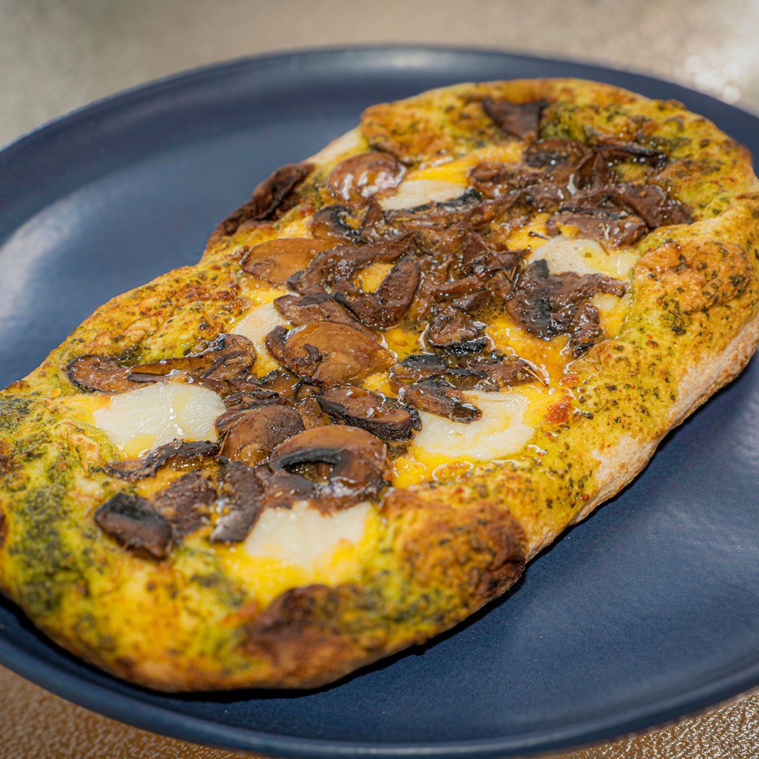 Cardápio Festival de Gastronomia de Gramado Pizza Raízes da Serra Corleone Pizza Romana Raízes da Serra Massa de longa fermentação com pesto de couve e limão bergamota, queijo colonial, mussarela de búfala e mix de cog Cardápio Festival de Gastronomia de Gramado Pizza Raízes da Serra Corleone Pizza Romana Raízes da Serra Massa de longa fermentação com pesto de couve e limão bergamota, queijo colonial, mussarela de búfala e mix de cog