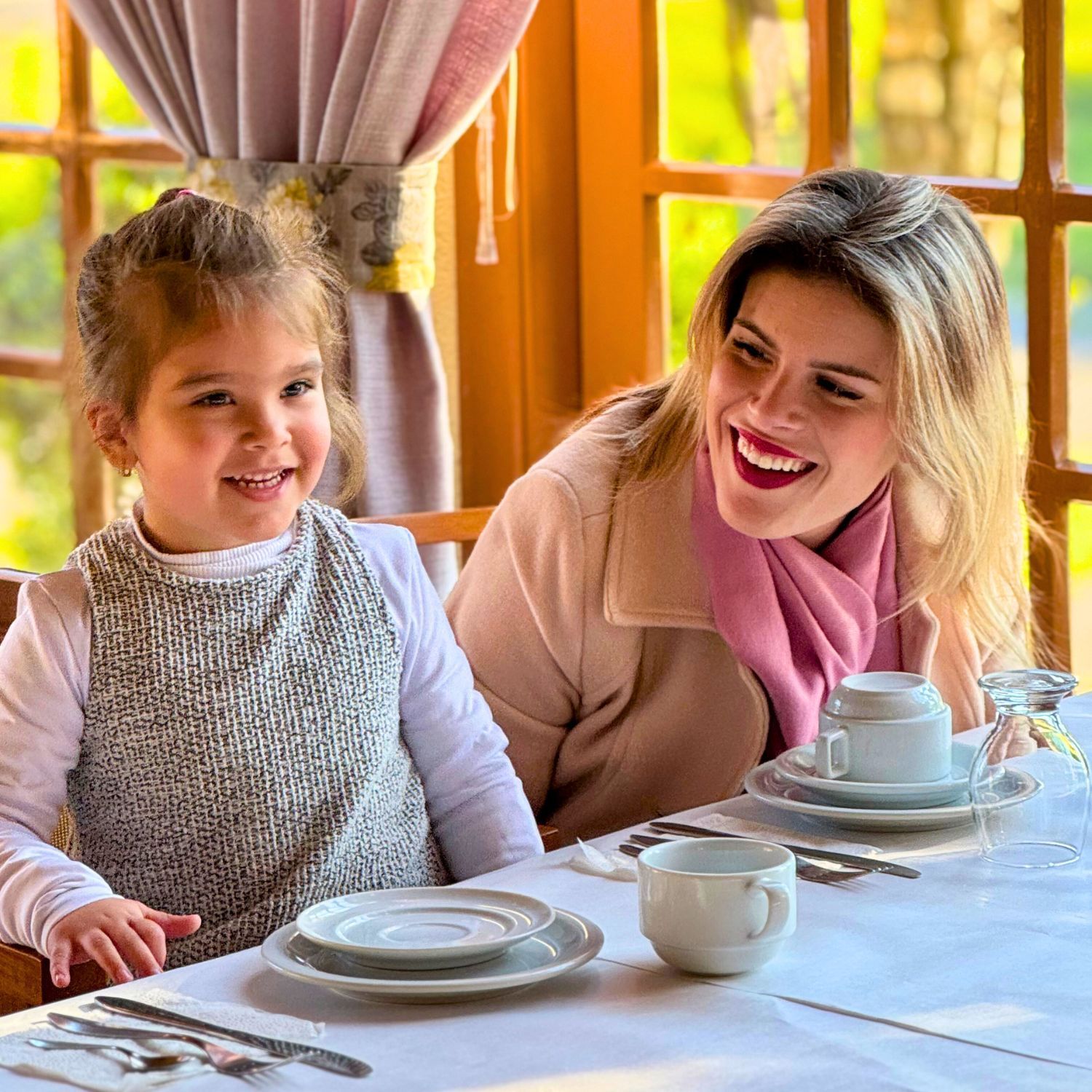 Família sorrindo Gramado Café Colonial Ingressos antecipados com desconto