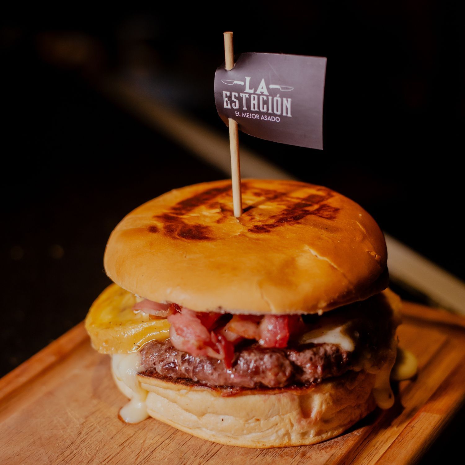 Hamburguer El Serrano, do La Estacion, no Festival Sabores de Canela 2025