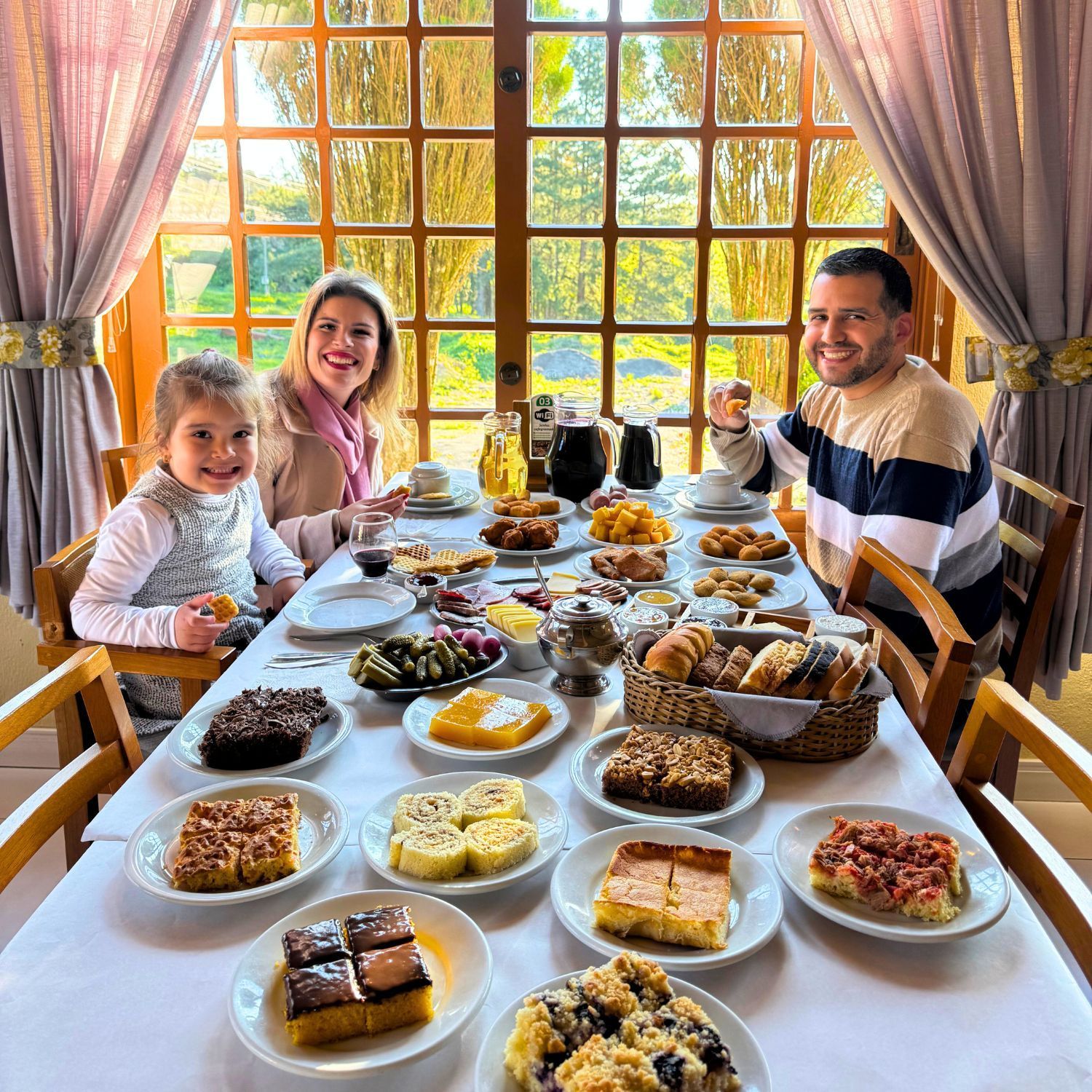 Mesa farta do Gramado Café Colonial Ingressos antecipados com desconto