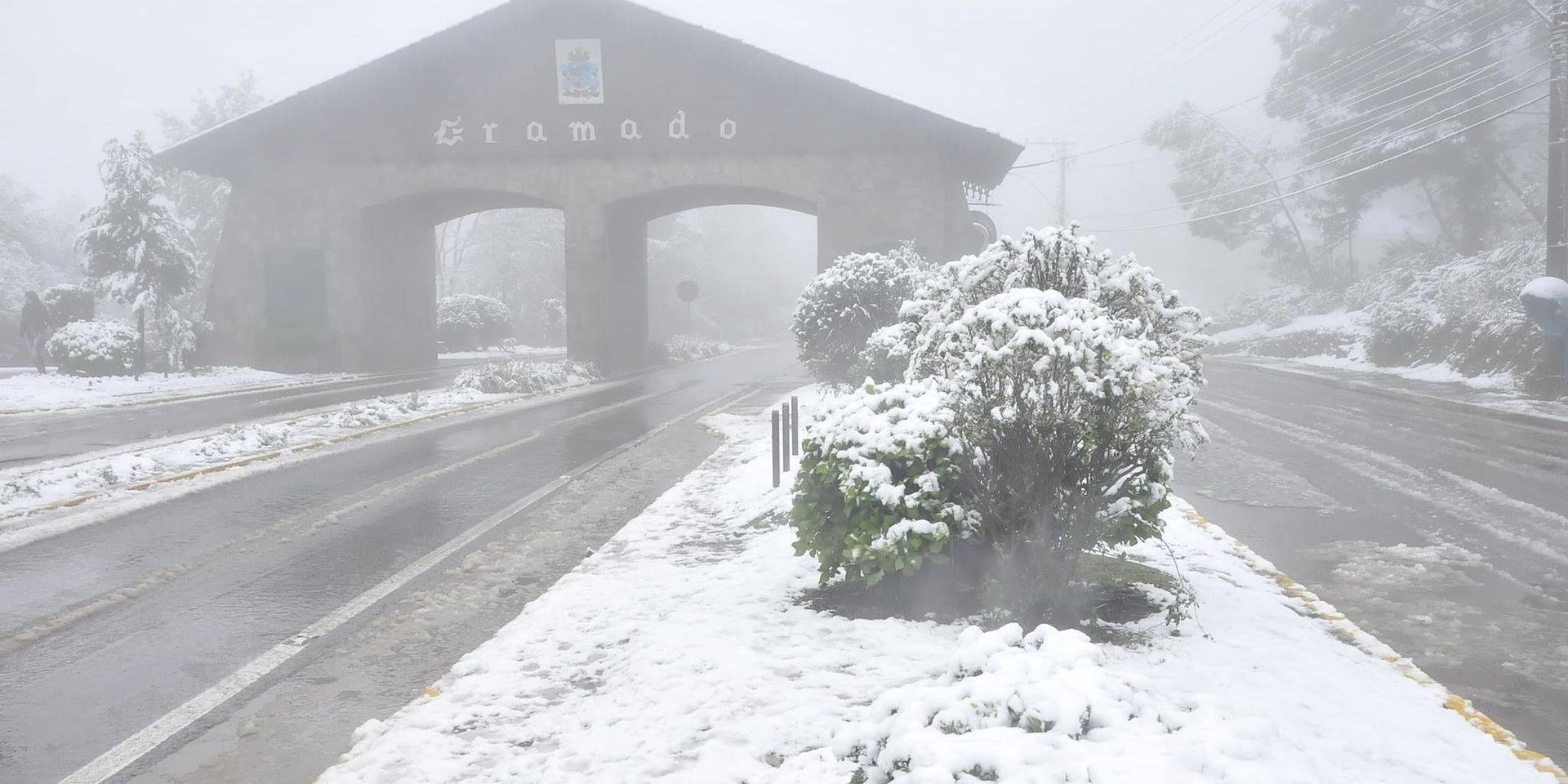 Neve em Gramado no Portico de entrada em 2013