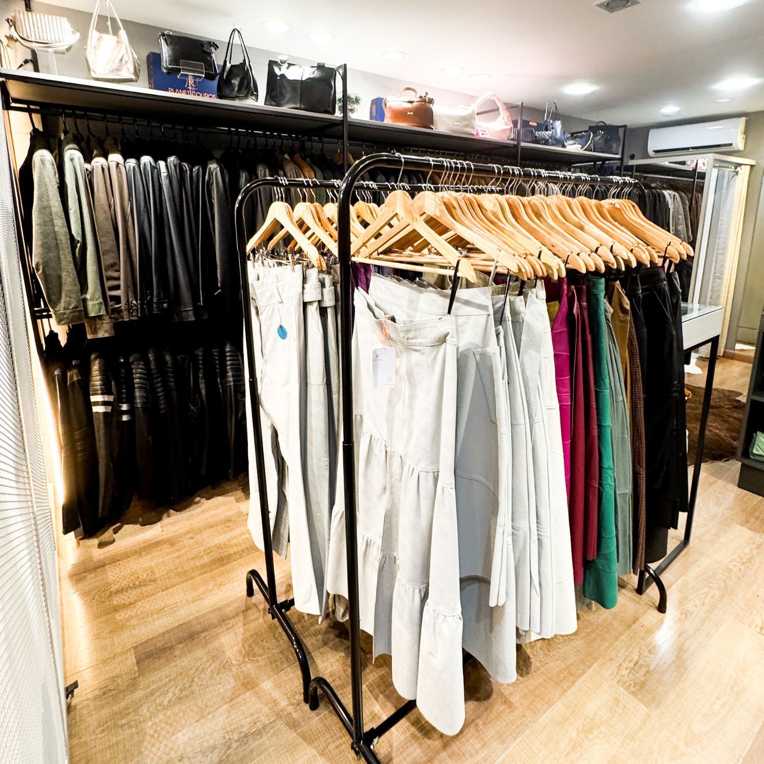 Planet Couros Loja em Gramado - moda em Couro Legítimo 