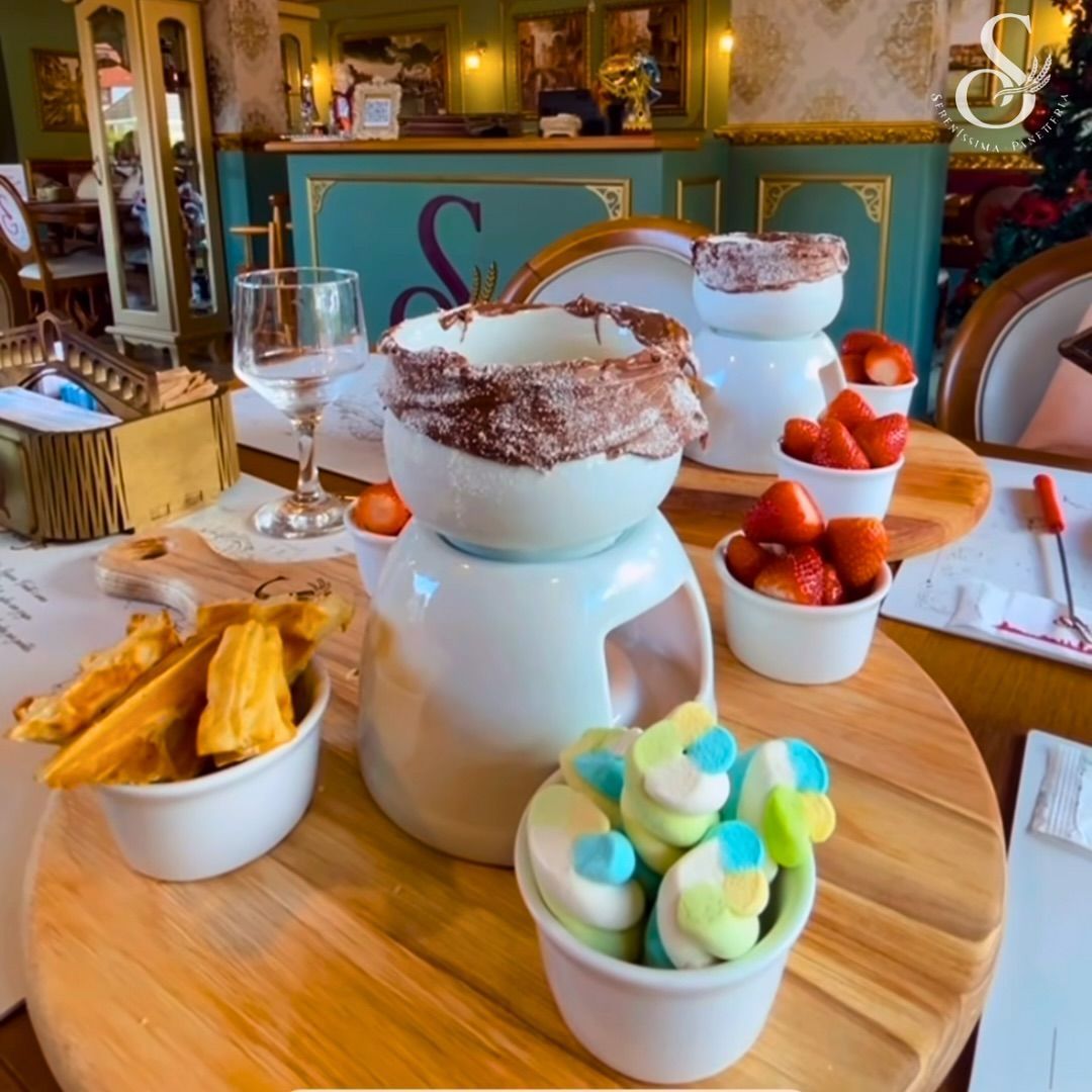 Fondue na Sereníssima Panetteria Cafeteria em Gramado