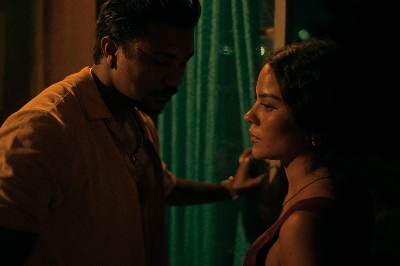 Xamã, premiado com o Kikito de Melhor Ator Coadjuvante, e Bella Campos em “Cinco Tipos de Medo”, vencedor do prêmio de Melhor Filme - Foto: Divulgação Xamã, premiado com o Kikito de Melhor Ator Coadjuvante, e Bella Campos em “Cinco Tipos de Medo”, vencedor do prêmio de Melhor Filme - Foto: Divulgação