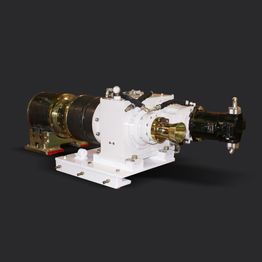 Une machine blanche et noire est posée sur une surface noire.