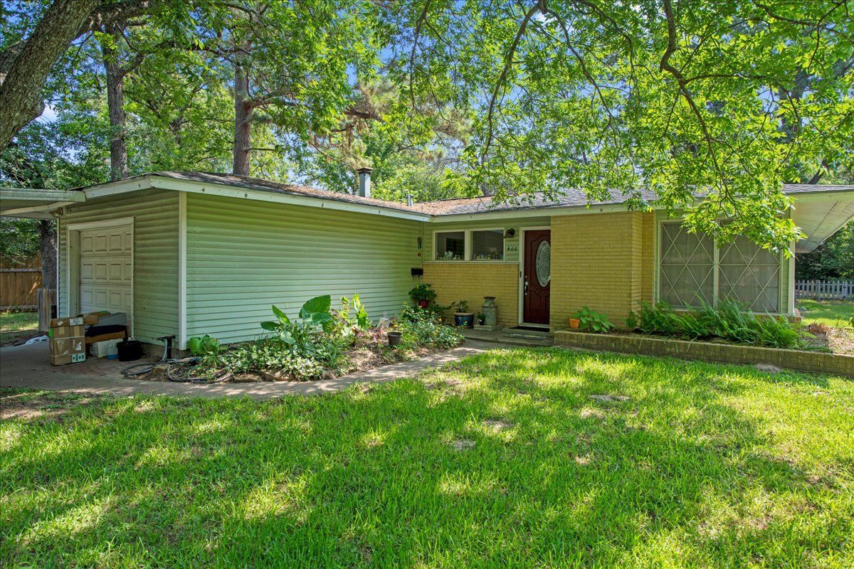 House with Garden — Rockdale, TX — Carol Matous - Jim Currey Realty