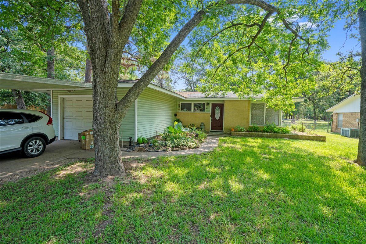 House with Tree — Rockdale, TX — Carol Matous - Jim Currey Realty