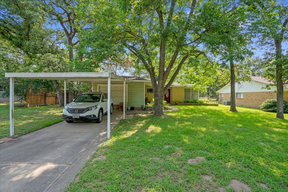 House with Car — Rockdale, TX — Carol Matous - Jim Currey Realty
