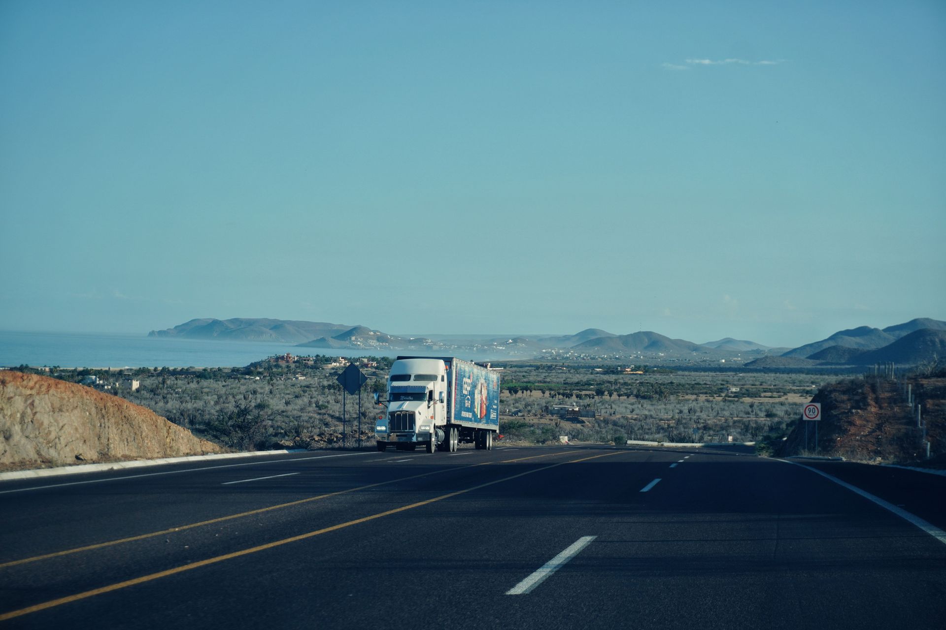 Refrigerated semi truck hauling cold freight on a Texas highway, illustrating reefer breakdown insur
