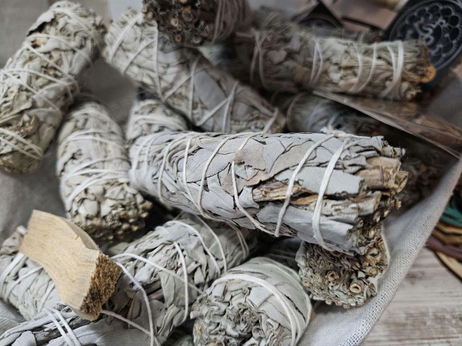 Insurance bundle discount explanation with auto and home policy comparison