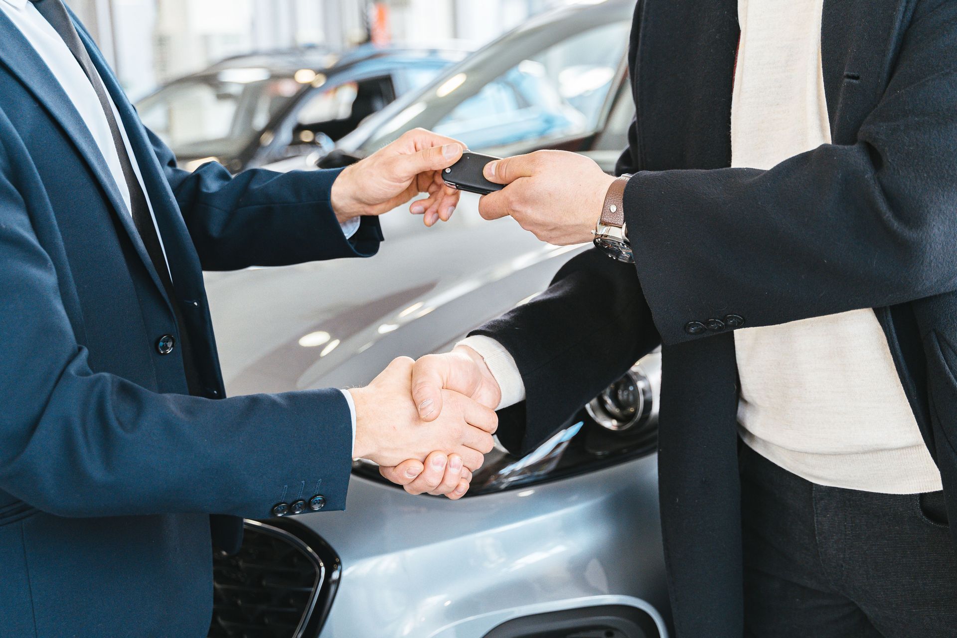 Insurance agent hands car keys to a Texas driver after arranging SR-22 auto coverage to reinstate a license