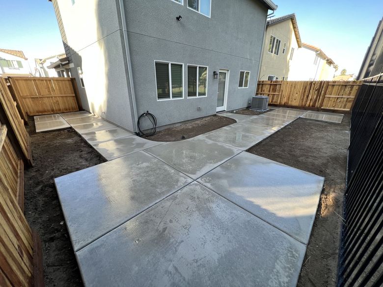Concrete backyard design by Stockton concrete contractor.