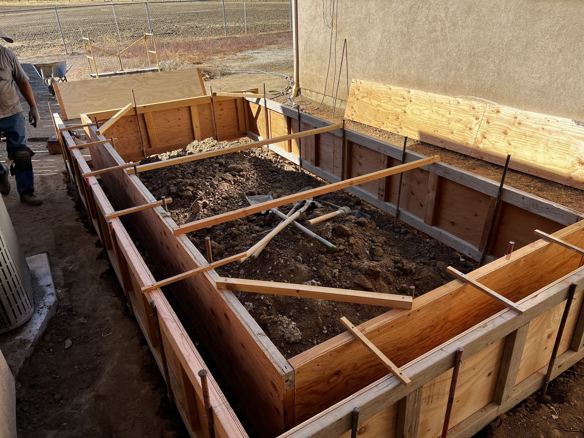 Retaining wall construction by Stockton concrete and landscaping team.